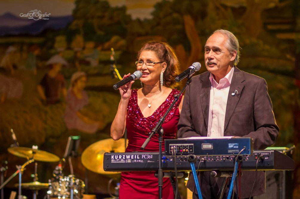 Duo Freeline boeken:  https://indische.artiesten.club