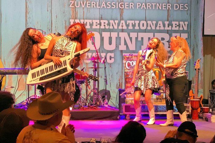 Country Sisters te boeken bij www.kwekel-evenementen.nl